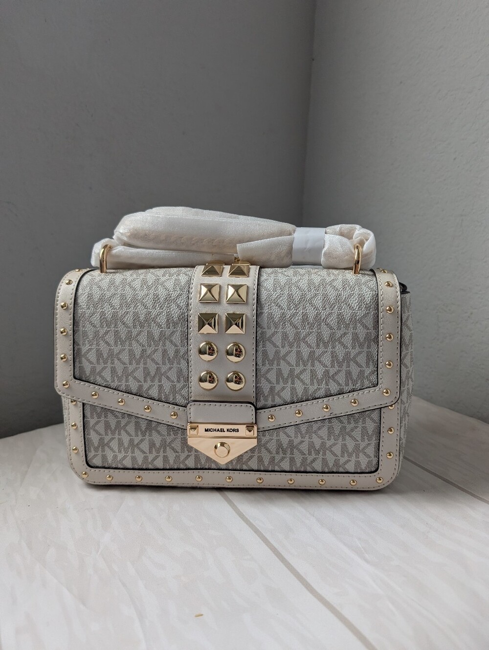 NWT Michael Kors Soho Large Studded Signature Logo Shoulder Bag in Lt. Cream